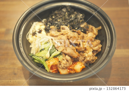 牛カルビビビンバ丼の素材 132864173