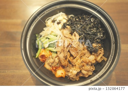 牛カルビビビンバ丼の素材 牛カルビビビンバ丼の素材 132864177