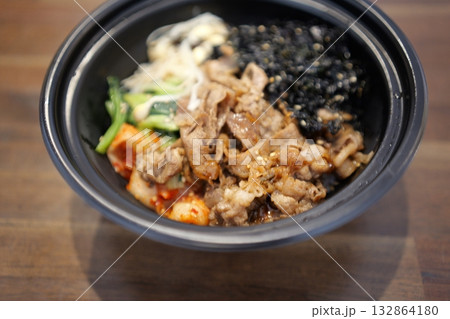 牛カルビビビンバ丼の素材 132864180