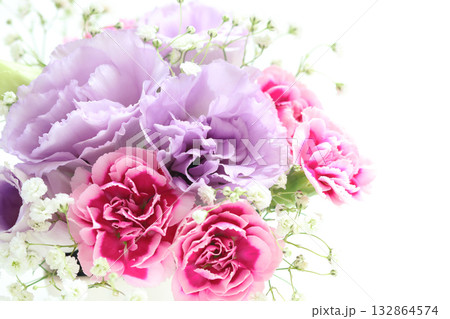 トルコキキョウのパープル系アレンジ 132864574