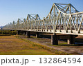 信濃川に架かる長生橋(新潟県長岡市) 信濃川に架かる長生橋(新潟県長岡市) 132864594