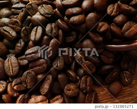 焙煎したコーヒー豆 132865271