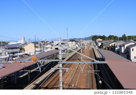 東海道本線篠原駅の構内 132865348