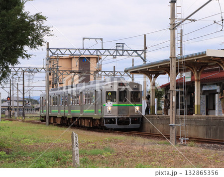 養老鉄道 揖斐駅に着く電車 養老鉄道 揖斐駅に着く電車 132865356