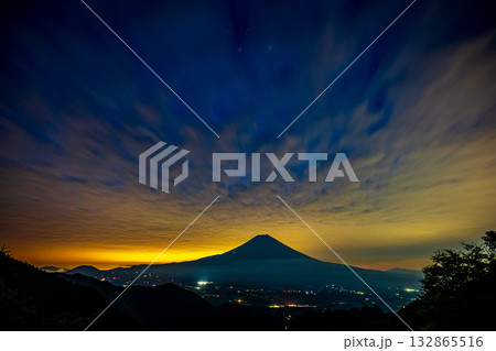 薄明の東の空と富士山 薄明の東の空と富士山 132865516