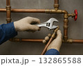 配管工事の手元作業 132865588