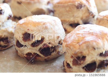 焼きたてレーズンスコーン 焼きたてレーズンスコーン 132865666