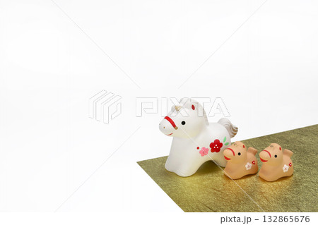 うま　ウマ　馬　午年　うま年　年賀素材 132865676
