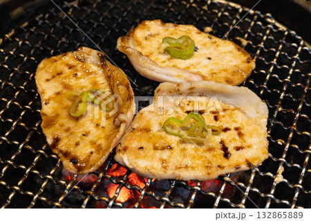 おいしい焼き肉屋の豚ロース焼肉 132865889