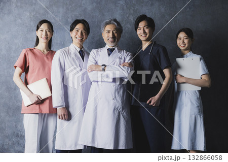 医療現場で働く人々 医療現場で働く人々 132866058