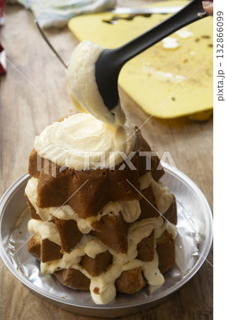 preparation of a cream-filled dessert 132866099