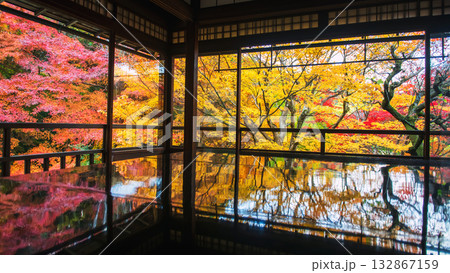 Colorful autumn leaf garden with reflect on table, Ruriko-in, Kyoto 132867159