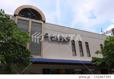 阪急　御影駅の駅舎 132867305