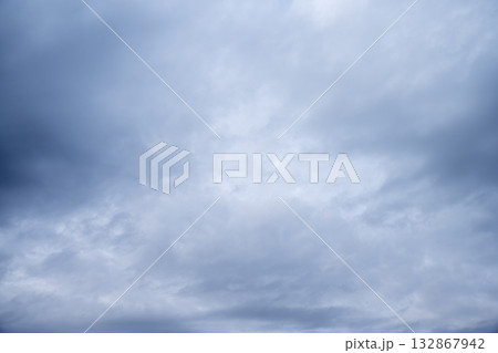 曇り空 曇っている 雨の日 雨空 秋空 11月 イメージ 曇り空 曇っている 雨の日 雨空 秋空 11月 イメージ 132867942