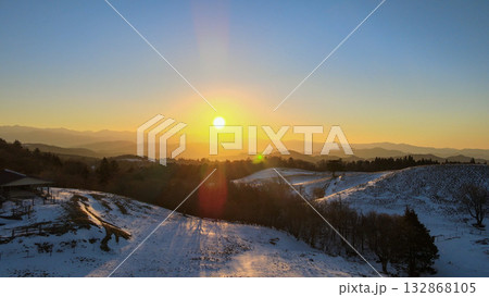 茶臼山高原の朝陽 132868105