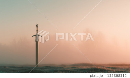 霧に立つ一本の剣シルエット 霧に立つ一本の剣シルエット 132868312