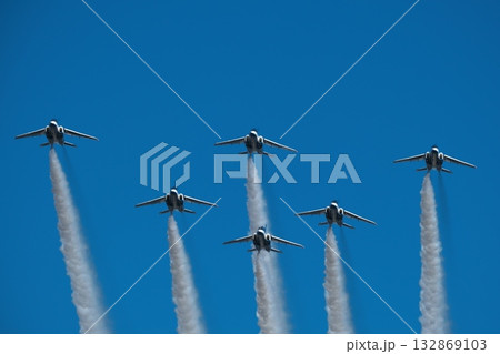 2025入間航空祭ブルーインパルス飛行展示 132869103