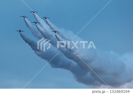 2025入間航空祭ブルーインパルス飛行展示 132869104