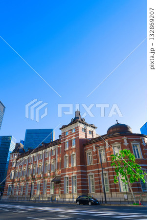 【東京都】5月・早朝の東京駅前 132869207