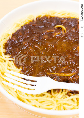 おいしいコンビニ食品のミートソースパスタ おいしいコンビニ食品のミートソースパスタ 132869396