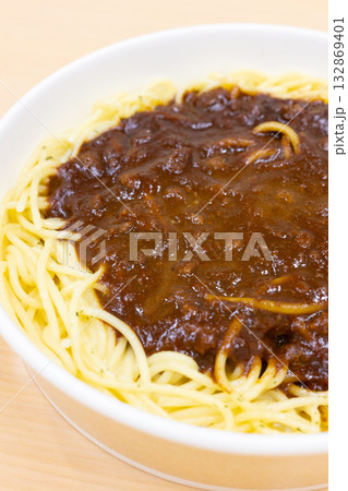 おいしいコンビニ食品のミートソースパスタ おいしいコンビニ食品のミートソースパスタ 132869401