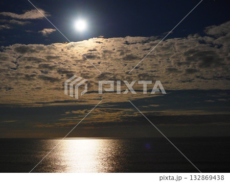 2025年11月6日　牡牛座満月　海とスーパームーン 132869438