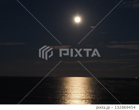 2025年11月6日 牡牛座満月 海とスーパームーン 2025年11月6日 牡牛座満月 海とスーパームーン 132869454