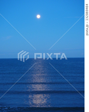2025年11月6日 牡牛座満月 海とスーパームーン 2025年11月6日 牡牛座満月 海とスーパームーン 132869464