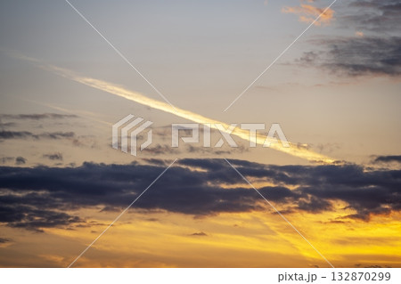 秋の夕焼け 夕暮れ 夕方 空 秋 10月 イメージ 秋の夕焼け 夕暮れ 夕方 空 秋 10月 イメージ 132870299