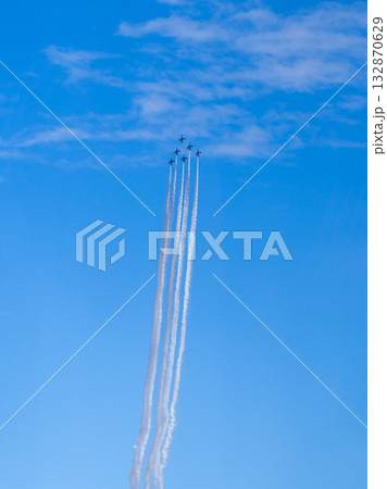 青空とブルーインパルス（入間航空祭） 132870629