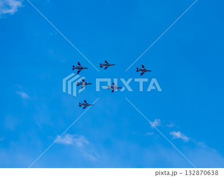 青空とブルーインパルス(入間航空祭) 青空とブルーインパルス(入間航空祭) 132870638
