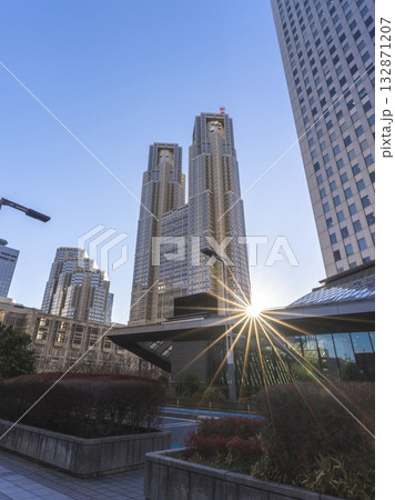 東京都庁と太陽の輝き 東京都庁と太陽の輝き 132871207