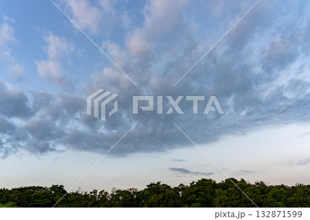 広がる雲 132871599
