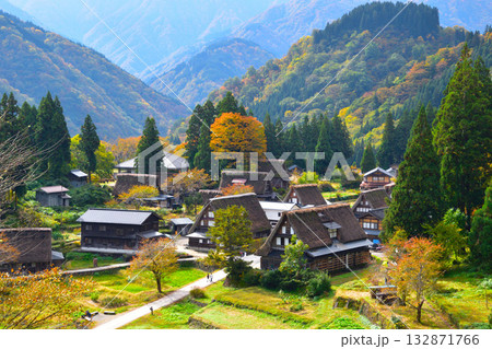 秋　五箇山　相倉合掌集落 132871766
