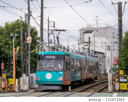 【東急世田谷線】若林駅を発車する列車 【東急世田谷線】若林駅を発車する列車 132871862