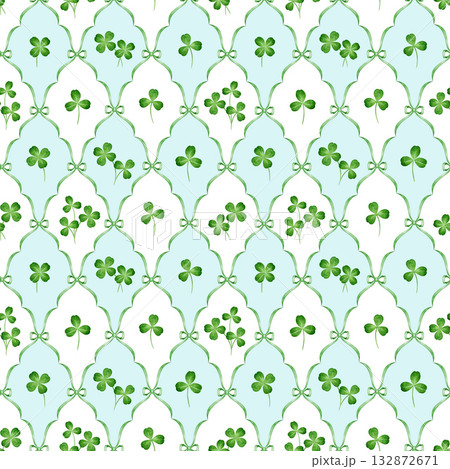Shamrock leaves seamless pattern tile design element. Hand drawn green clover leaf elegant pattern watercolor illustration floral decoration for packaging, paper wrapping, spring mood designs. 132872671