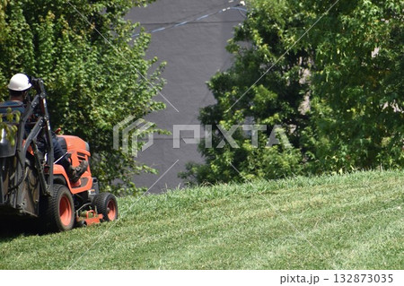 公園の整備作業 公園の整備作業 132873035