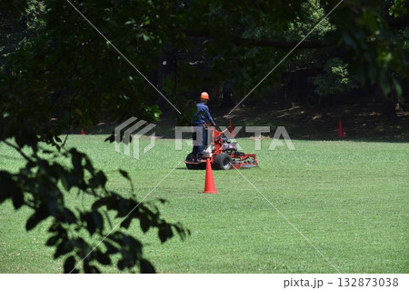 公園の整備作業 公園の整備作業 132873038