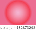 赤とピンクのグラデーションの背景素材 132873292