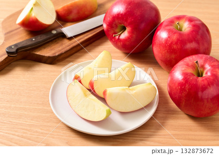 カットしたりんご　青森県産ジョナゴールド 132873672
