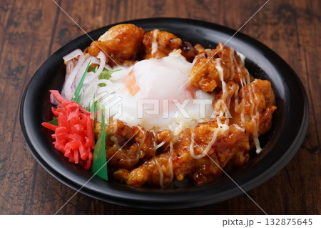 唐揚げ丼 132875645