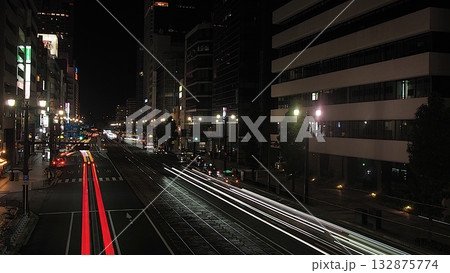 深夜の広島散歩、光の筋が交錯する 深夜の広島散歩、光の筋が交錯する 132875774