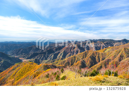 栃木県日光市 秋の紅葉に染まる足尾方面の山々 栃木県日光市 秋の紅葉に染まる足尾方面の山々 132875928