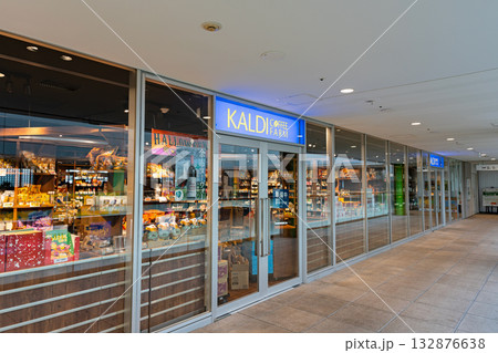 カルディコーヒーファーム 成城コルティ店を散策　東京都世田谷区成城 132876638