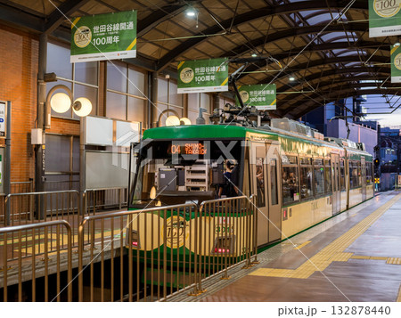 【東急世田谷線】三軒茶屋駅に停車する列車 132878440