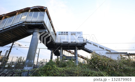 JR両毛線の思川駅 132879903