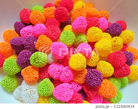 close-up. Sweet candy. Colorful candies in a white plate 132880934
