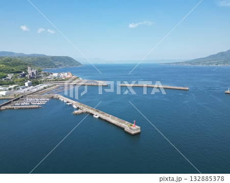 鹿児島湾の美しい海岸線の空撮 132885378