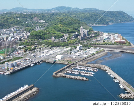 鹿児島市の北埠頭から祇園之洲公園方面の空撮 132886030