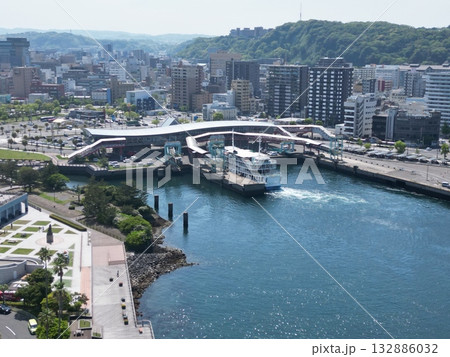 鹿児島市の桜島フェリーターミナル発着場の空撮 鹿児島市の桜島フェリーターミナル発着場の空撮 132886032